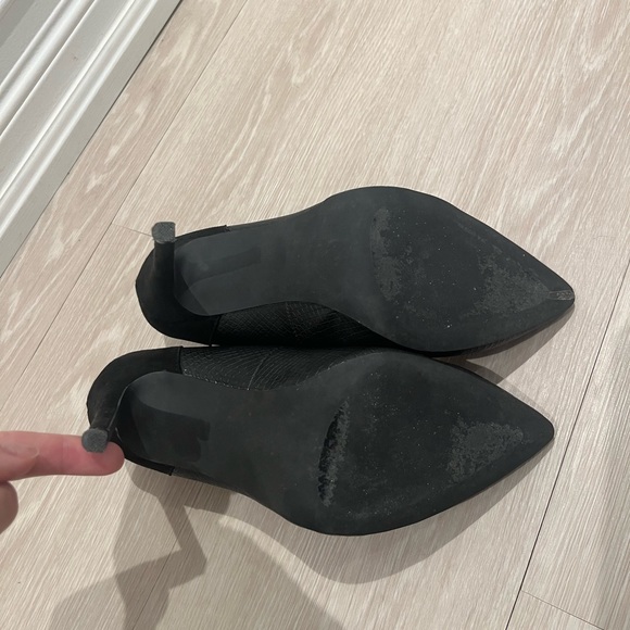 Closed Toe Black Suede/Faux Alligator Heels - Picture 5 of 8